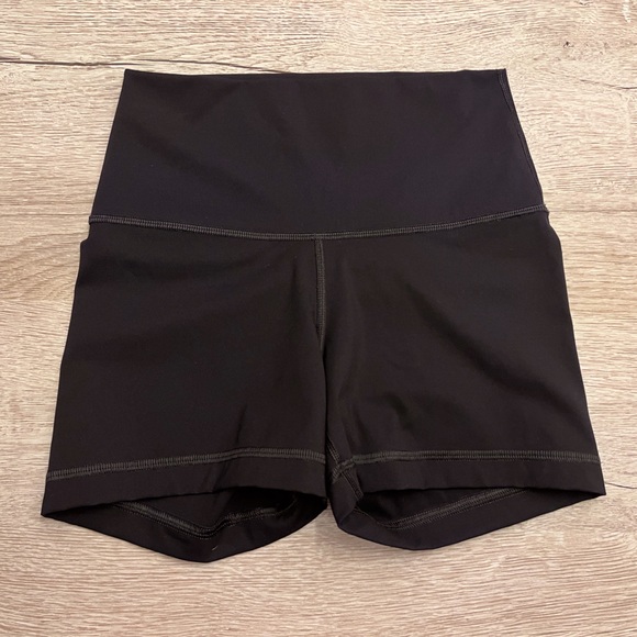 Everlane The Perform Short-Short in Black, Size XS - Picture 2 of 2
